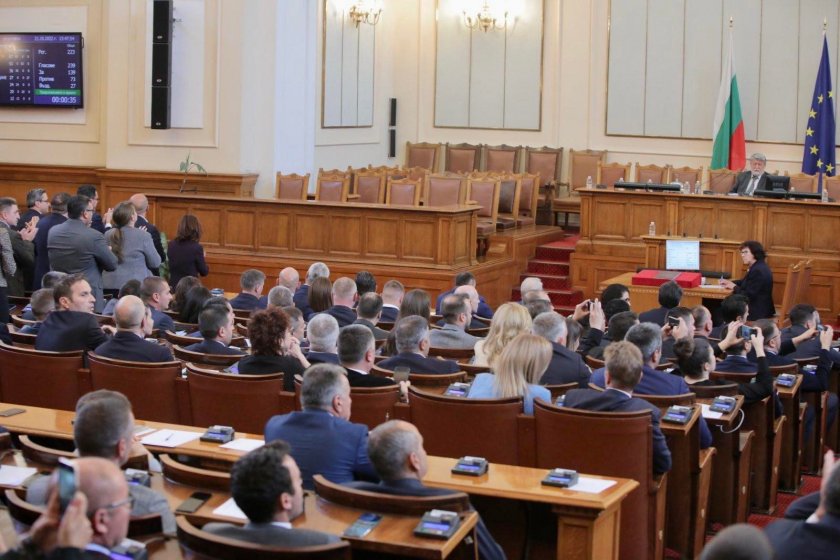 Депутатите за новия-стар кабинет: Да не променя курса към войната в Украйна 