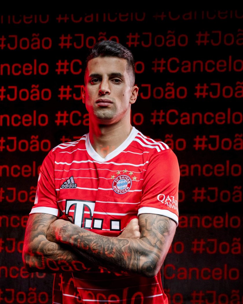 Байерн (Мюнхен) обяви официално привличането на защитника Жоао Кансело от Манчестър Сити. 28-годишният португалски