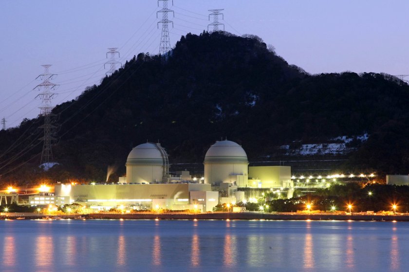 Японски ядрен реактор спря след тревога