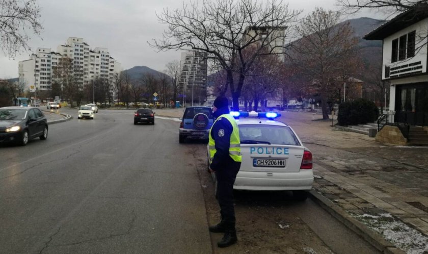 Водач не е спрял на стоп палка и е направил