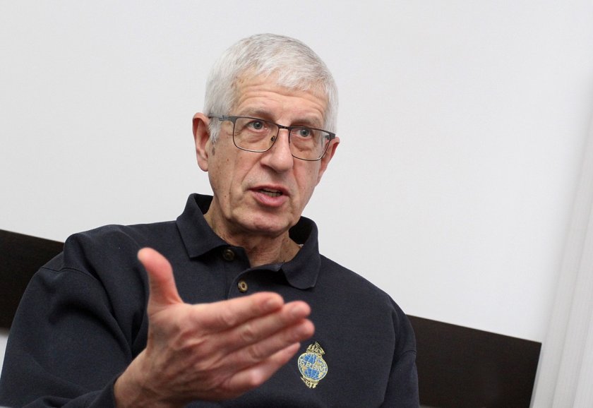 20 души, сред които Кирил Добрев, не се регистрираха на