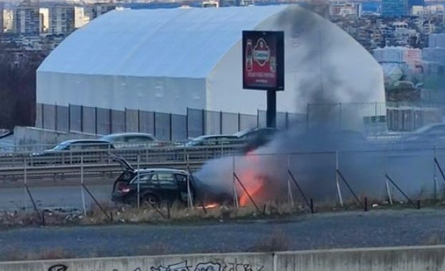 Кола се запали на Околовръстното в София