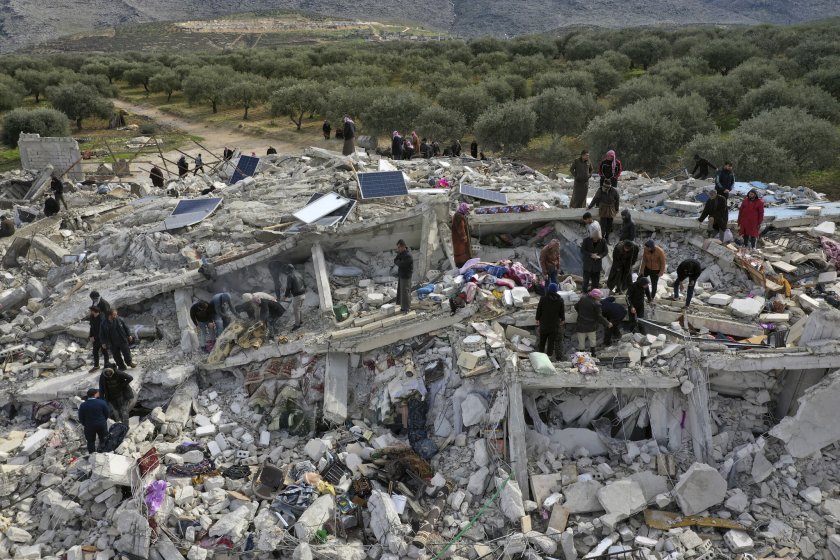 Най-малко 8100 души са загиналите при унищожителните земетресения в Турция