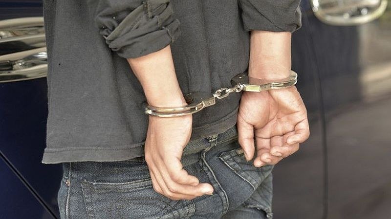 Полицията в Несебър задържа 15-годишно момче, разбило и обрало магазин