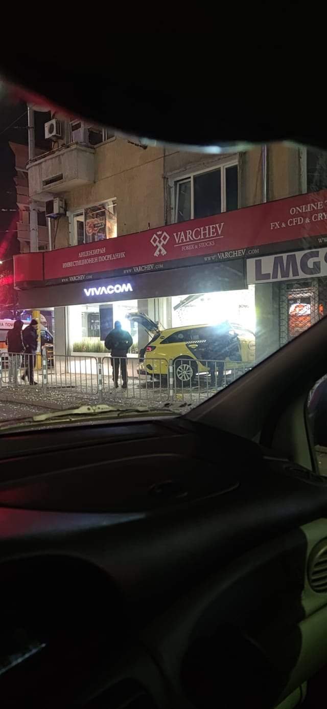 Пореден инцидент в малките часове на деня - такси се