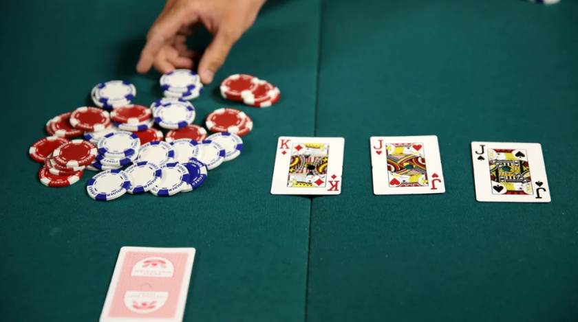Зависим към хазарта и наркотиците саудитски принц профука $359 млн. на покер и пет от жените си
