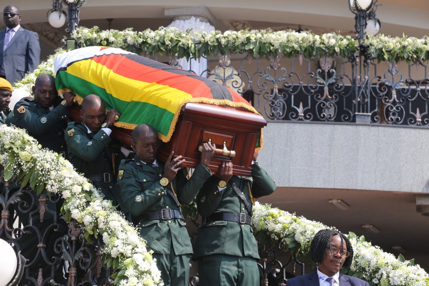 Няма да погребват Робърт Мугабе, правят му мавзолей