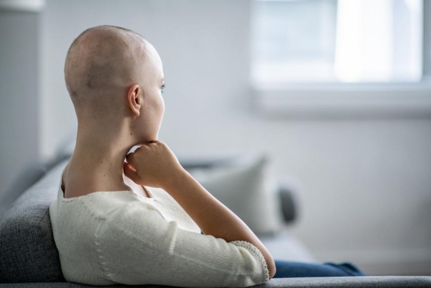 Откриха как да се запази косата при химиотерапия