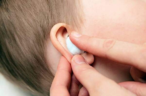 Дете с ушна инфекция почина след лечение с билки