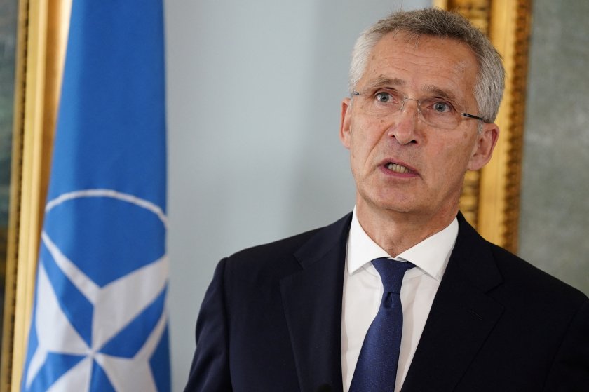 НАТО планира да увеличи запасите си от боеприпаси, които се