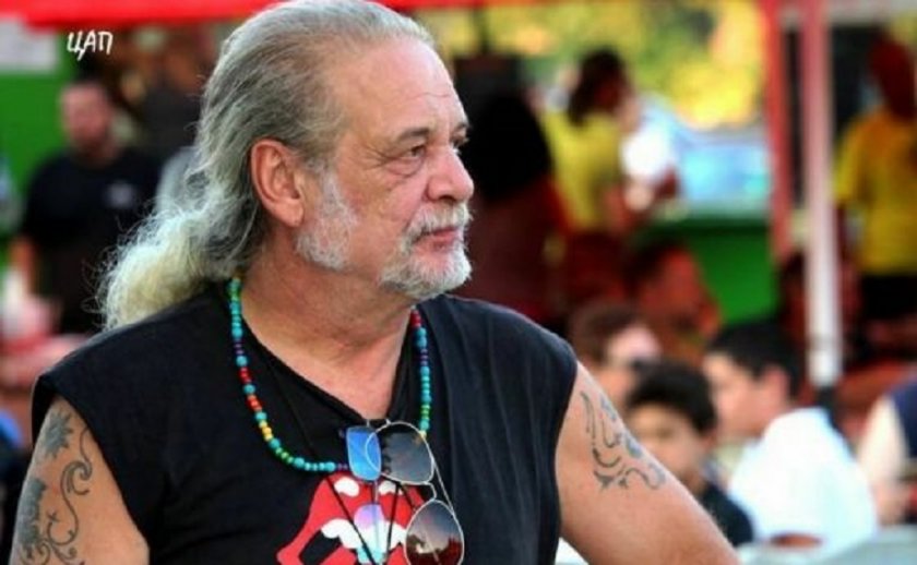 Младата журналистка и влогърка Флора Стратиева, която се радва на