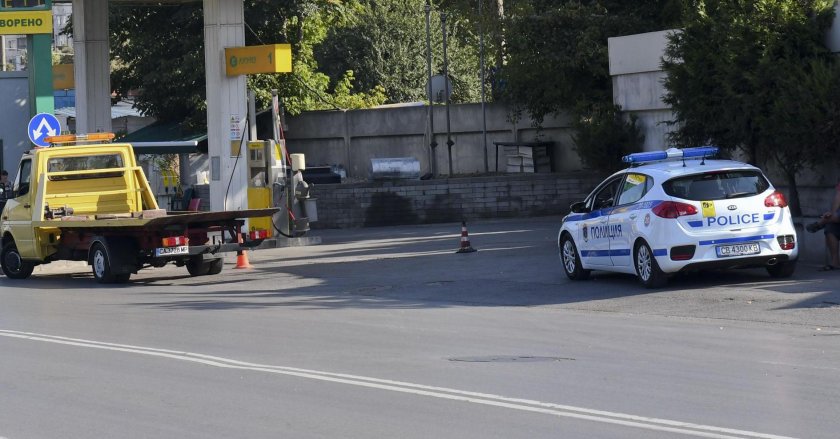 Двама маскирани обраха бензиностанция в село Златна Панега, Община Ябланица, съобщи