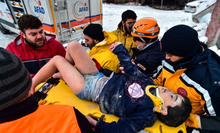 Израелските спасители, работещи в пострадалите от земетресенията райони на Турция,
