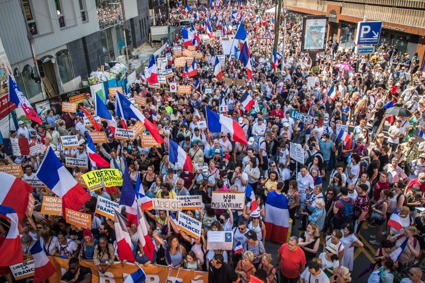 Французите неуморно протестират срещу реформите на Макрон
