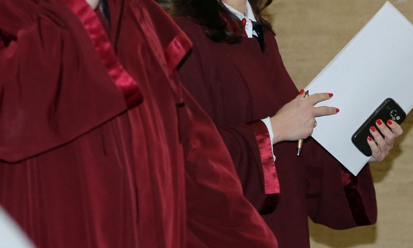 Прокуратурата: 350 000 лева са взети при обира в Перник 