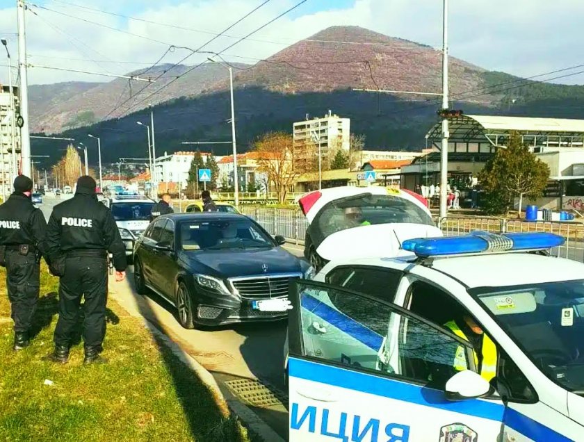 Мащабна полицейска акция е била проведена в Сливен и околността.