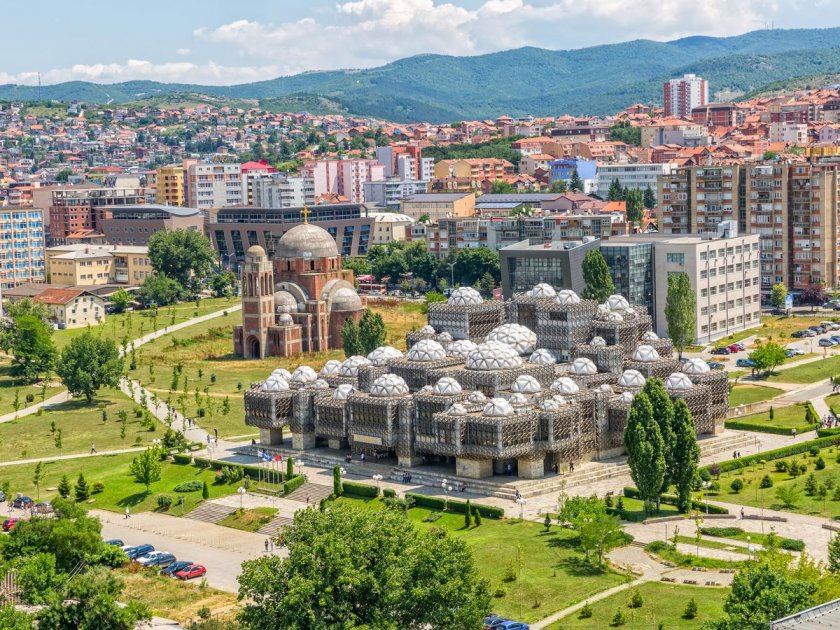 На фона на нестихващо напрежение със Сърбия Косово празнува 15