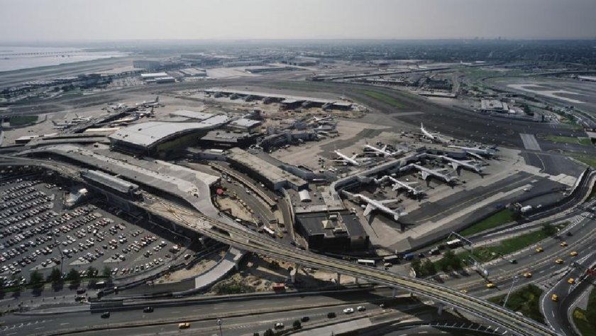Отменени и пренасочени полети заради спиране на тока на летище JFK