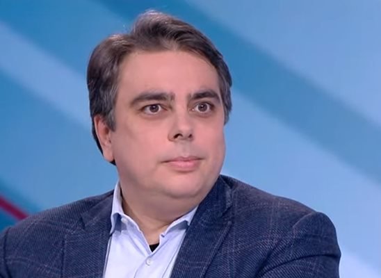 Синдикатите тричат Асен Василев