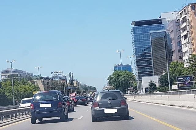 Верижна катастрофа е станала на спирка Плиска на Цариградско шосе 