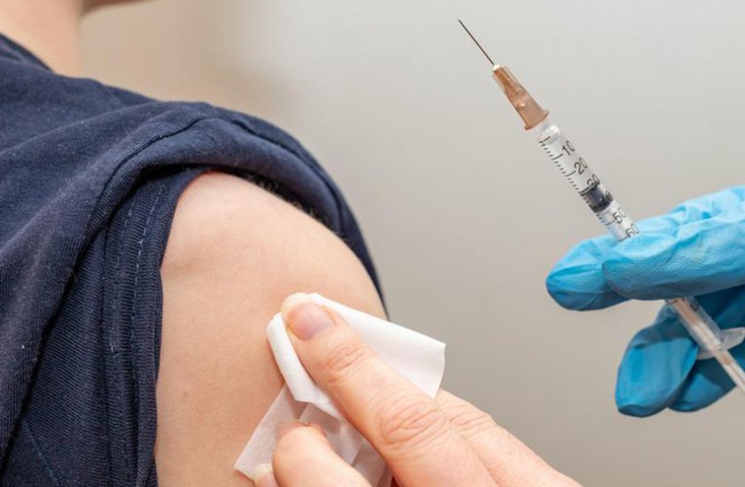 Бустерите на ваксина срещу КОВИД-19 засилват защитата срещу тежки форми,