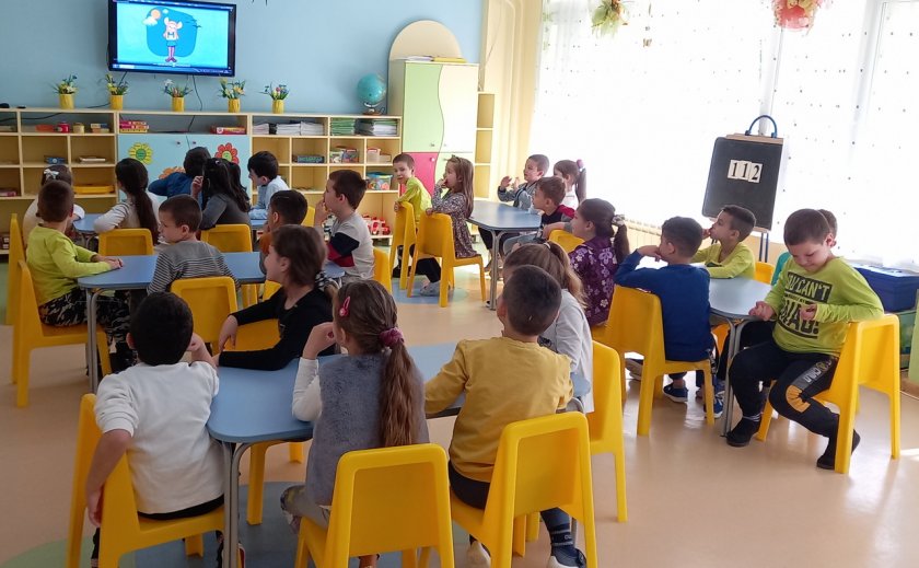 Отпада „пазенето на място“ в детските градини в София