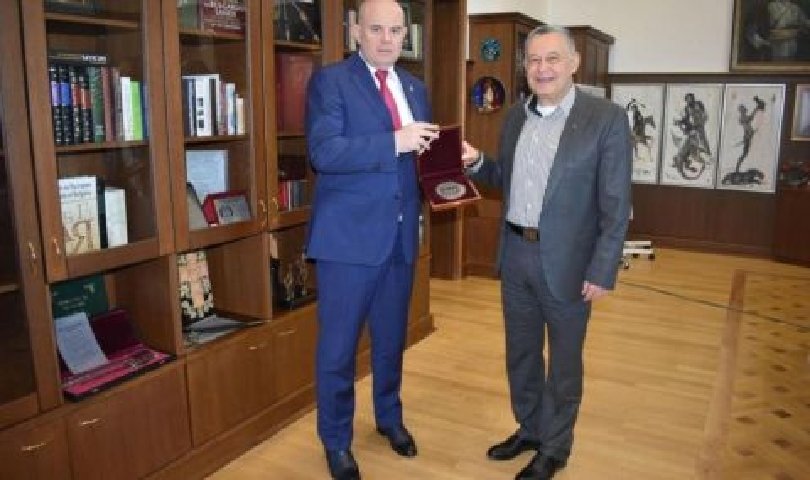 Главният прокурор Иван Гешев награди посланика на Украйна - Виталий