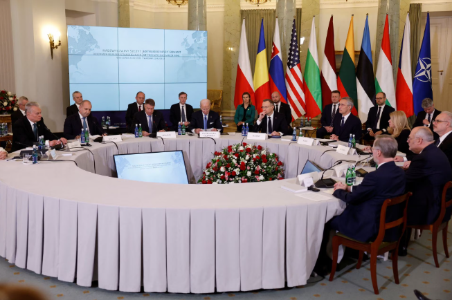 Президентът на САЩ Джо Байдън седна на масата с представителите