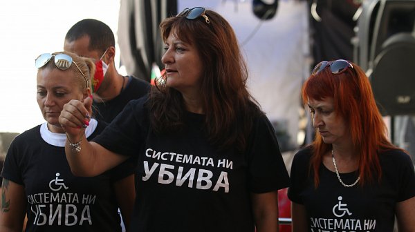 И майките от "Системата ни убива" правят партия