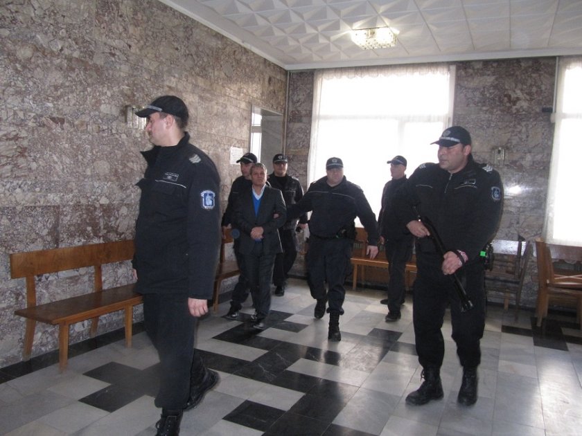 Тежковъоръжени полицаи прибраха осъден доживот заради "Килърите"