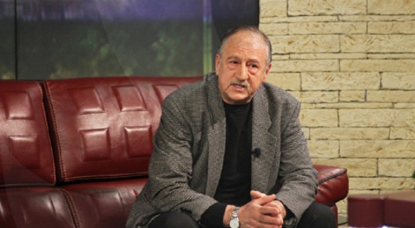 Всеки, който обича българския театър, знае, че Александър Морфов и