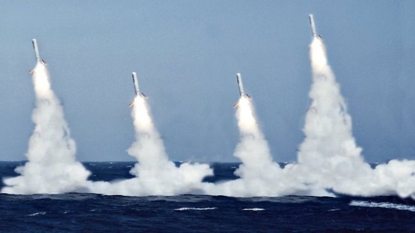 Япония ще закупи 400 ракети Томахоук от Съединените щати. Това обяви премиерът Фумио