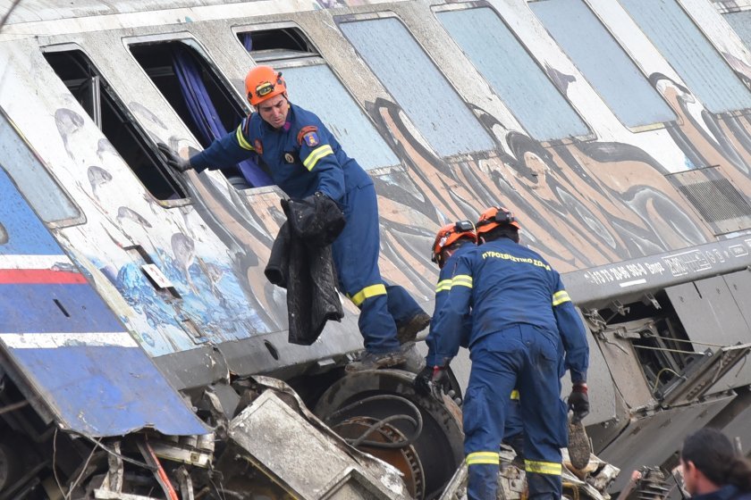 57 са вече потвърдените жертви на тежката влакова катастрофа край