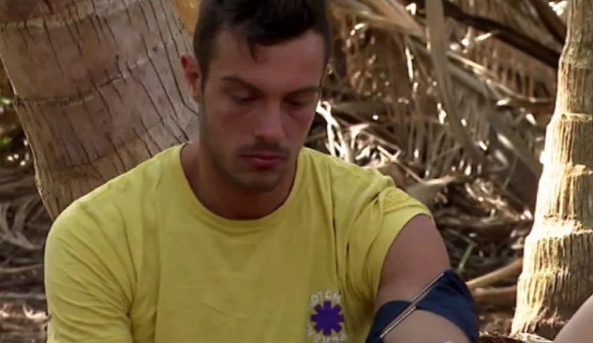 Всички от племето на Известни“-те си почиваха в лагера. По