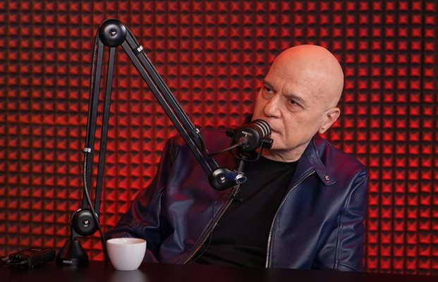 Слави изригна: Сядам и гледам: само пандизчии около мен
