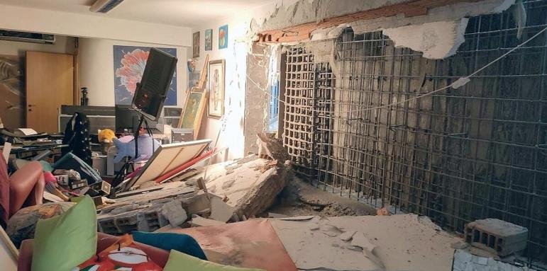 АБСУРД: Строеж бутна стена в София