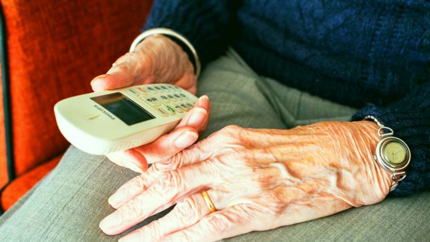 88-годишна жена от Шумен е била измамена по телефона вчера.