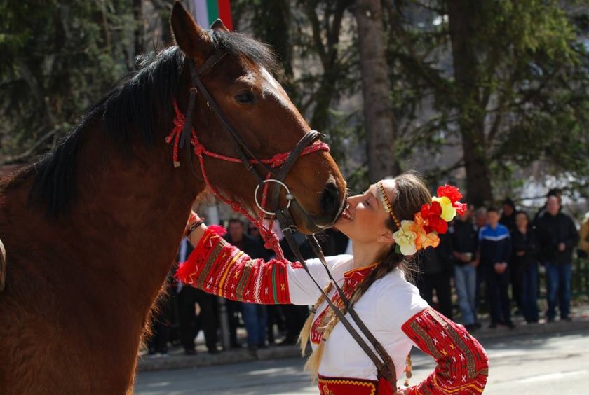С богата програма българите от румънския град Търговище отбелязаха празника