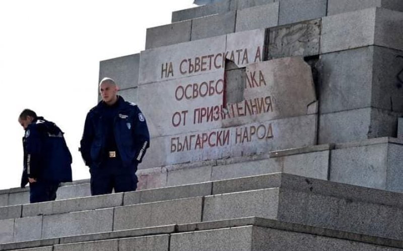 Паметникът на Съветската армия отива в Музея на соца (ОБЗОР)