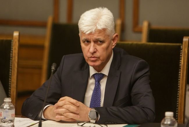 Министерство на отбраната най-накрая намери цаката на модернизацията на армията.