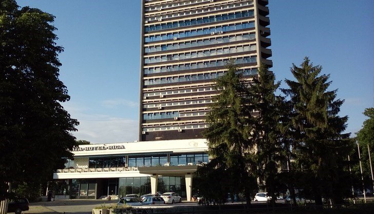 Жена скочи от 9-ия етаж на хотел "Рига" в Русе