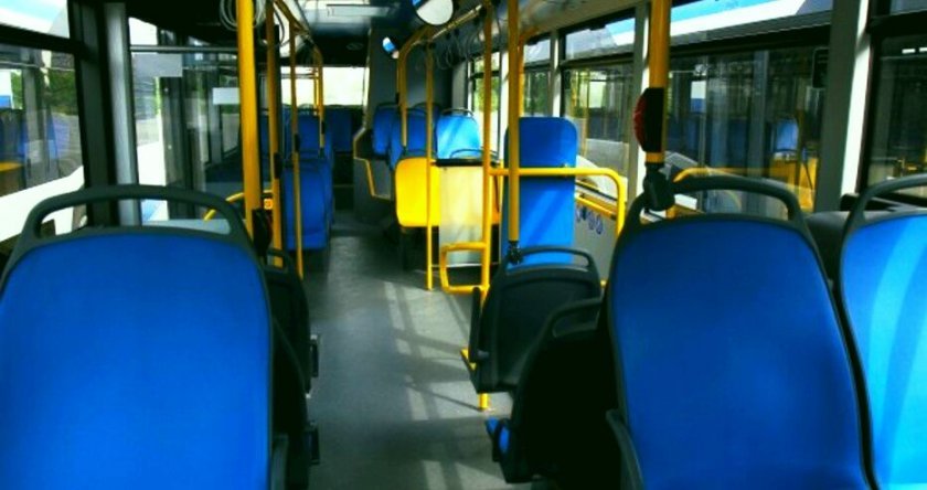 Мъж хвърли стъклена бутилка по автобус в Пловдив