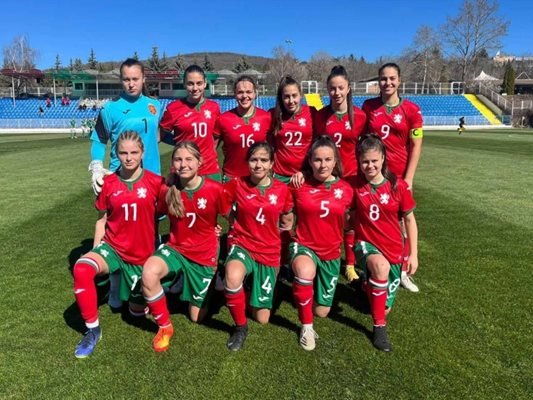 Националният тим на България за девойки до 16 г. започна