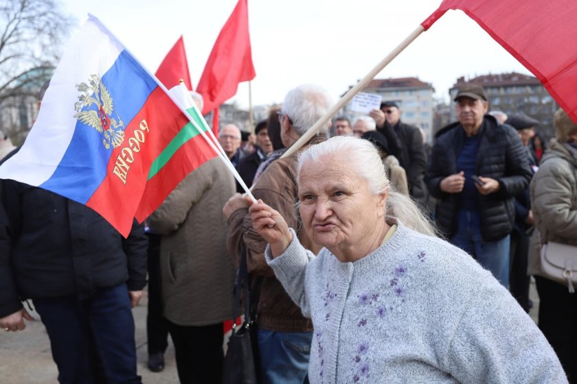 Бурен протест от организирани привърженици на БСП, Левицата, Възраждане, Атака