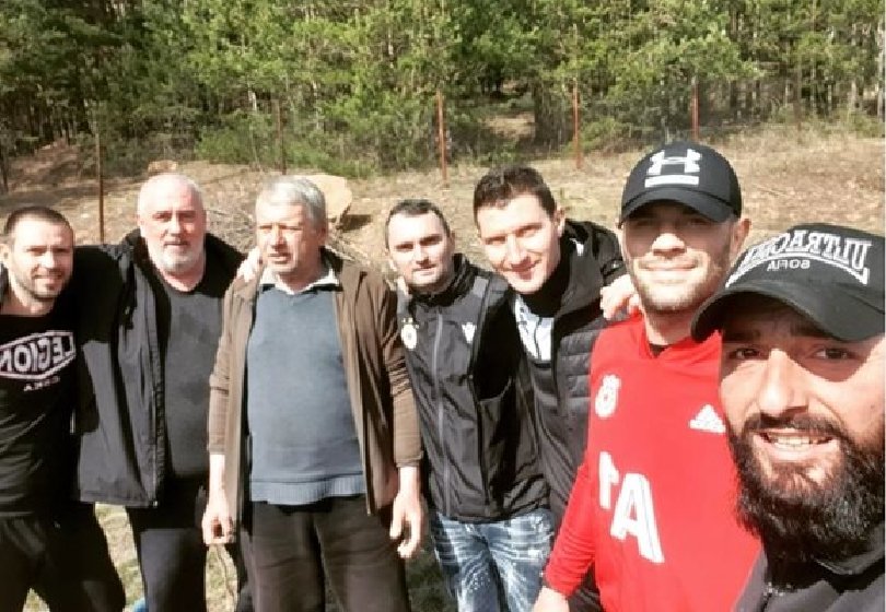 Феновете на ЦСКА оправиха щетите по имота на Стефан Тачев от Бистрица