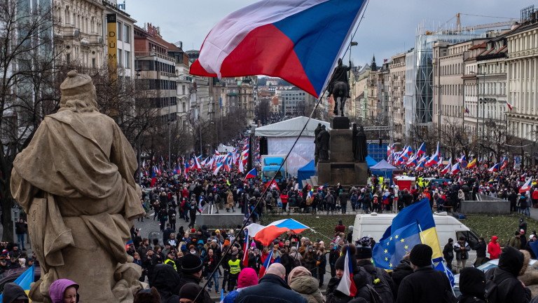 Хиляди излязоха по улиците на Прага в събота, за да протестират