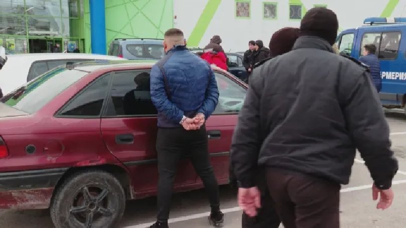 Зрелищна акция на полицията във Варна. Четирима души бяха задържани