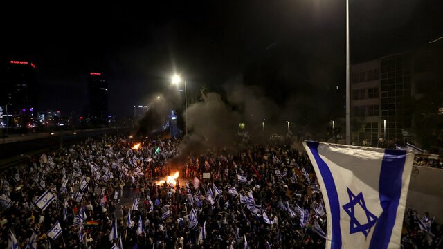 Десетки хиляди израелци излязоха по улиците на градове в цялата