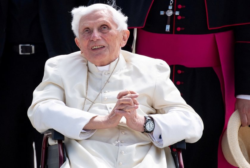 Скандал в Германия: Разследвали покойния папа Бенедикт XVI за сексуално насилие