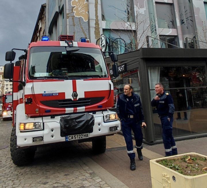 Пожар избухна в хотел Ле Фльор“ в пешеходната зона на